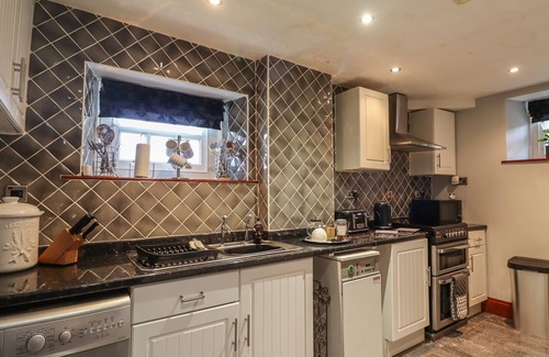 Capheaton Cottage | WEST VIEW, pet friendly, character holiday cottage in Ponteland