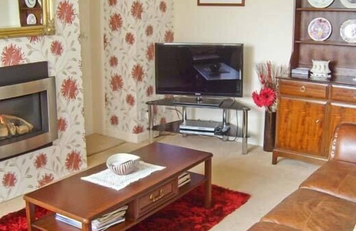 Torthorwald Cottage | WEST WINDS, pet friendly, with a garden in Torthorwald