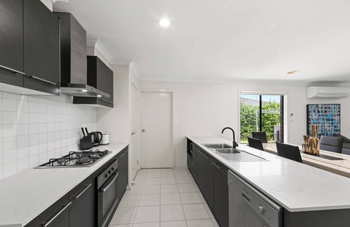 Truganina House | westburn gramma School family house Truganina