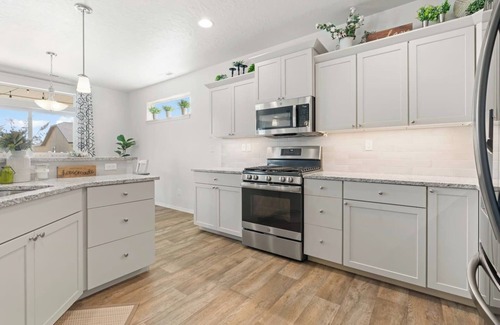 Caldwell House | Western Explorer Two Homes Sleeps 20!
