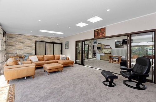 Paparoa House | Westhay Stables - Paparoa Holiday Home