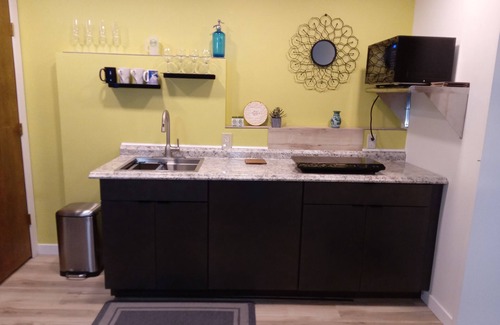 West Hills House | Westside Apt-2 Bedrm, Office, Kitchen, Den & Dining w/1 car garage