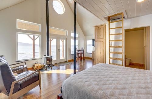 Juneau Apartment | Whale Watching at Beachfront Cottage in Juneau!