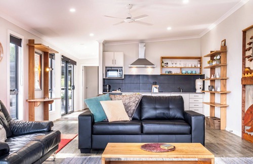 Coles Bay Apartment | Whale Watcher 2 - Freycinet Holiday Houses