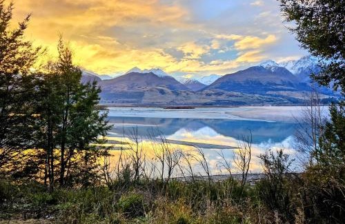 Kinloch House | Whare Puwaha - River Mouth House