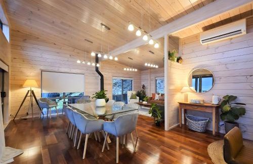 Kinloch House | Whare Puwaha - River Mouth House