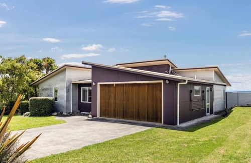 Whareroa Village House | Whareroa Waterview Retreat