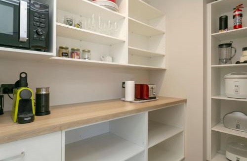 Wharewaka House | Wharewaka Escape, Modern 3BR Family Home Near Lake and Shops