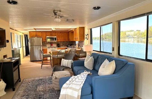 Talladega Boat Rental | “Whatever Floats Your “House” Boat” AC,Heat WiFi