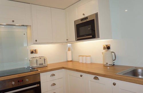 Llanfyllin Cottage | Wheat Cottage - 5* Cyfie Farm, with private covered hot tub