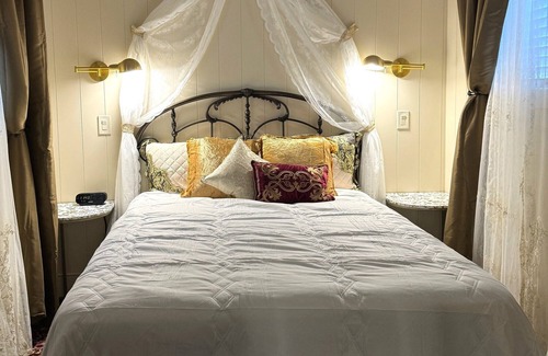 Anchorage Bed & Breakfast | Whimsy Station