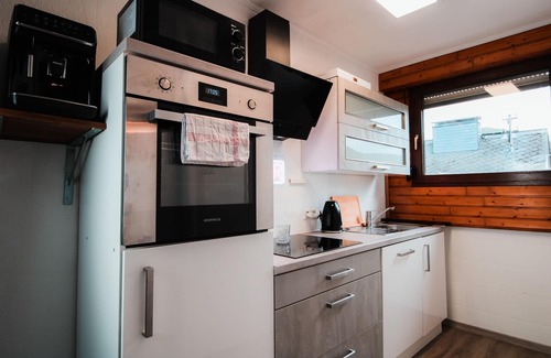 Neef Apartment | Whirlpool, sauna, box-spring beds, Netflix, balcony, garden & barbecue - 6 persons