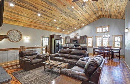 Deadwood Cabin | Whiskey Barrel - Access to Pool!