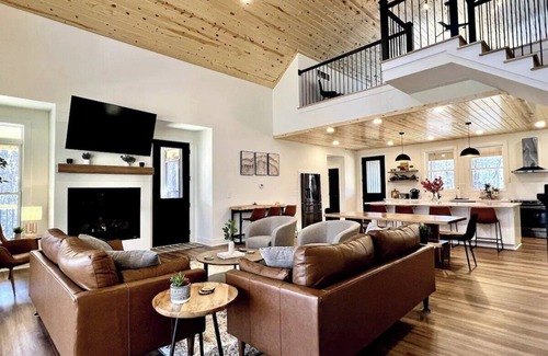 Logan House | Whiskey Ridge Cabins- Hocking Hills Luxury Cabin