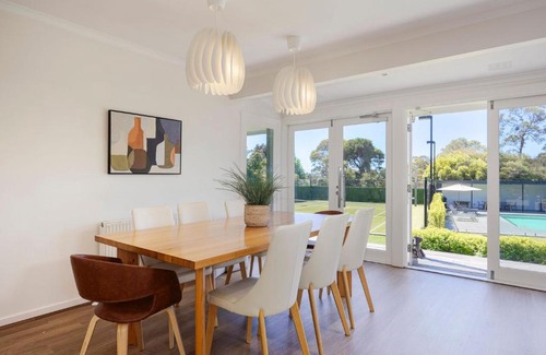 Mount Eliza House | Whispering Woodlands with Pool and Tennis Court