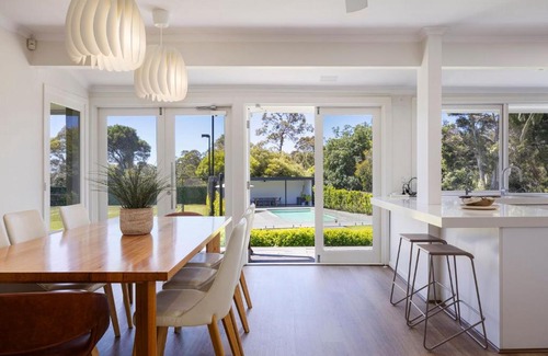 Mount Eliza House | Whispering Woodlands with Pool and Tennis Court