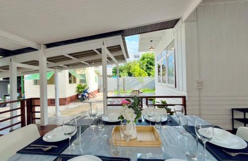 Bangkok Yai House | White & Green Guesthouse