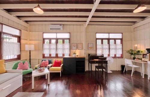 Bangkok Yai House | White & Green Guesthouse