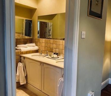 Little Cowarne Bed & Breakfast | White House Farm