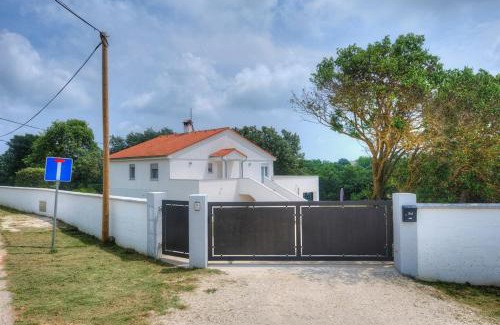 Valtura Apartment | White house