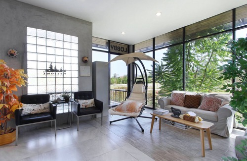 Khanong Phra Hotel | White Knot Khao Yai