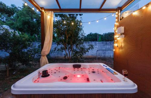 Narasapura Villa | White Lotus Villa by StayJadeJacuzziGames Room