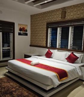 Sulthan Bathery Villa | white palace private pool villa