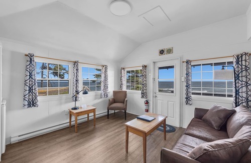 Hunts Point Hotel | White Point Beach Resort