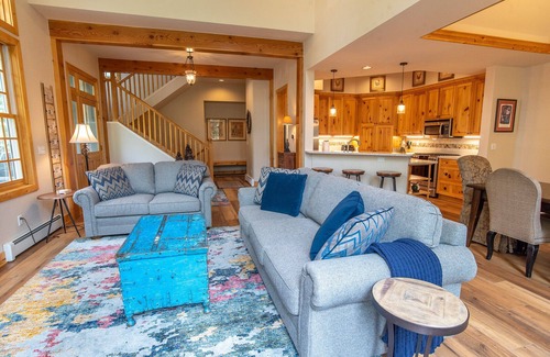 Peak 8 House | White Wolf Mountain Air Townhome: Elegant Retreat