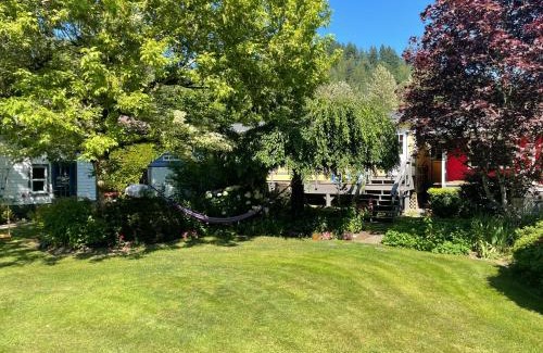 Sardis House | WHITEWATER COTTAGE