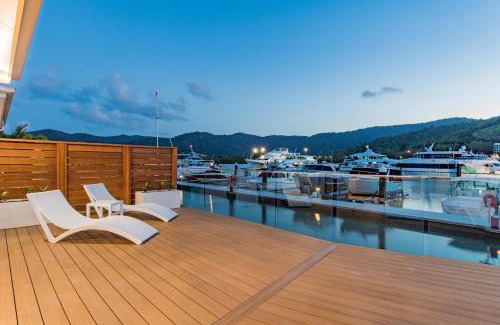 Airlie Beach House | Whitsunday Waterfront Luxury at 19 The Cove