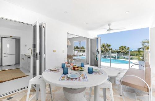 Eimeo House | WhitsunStays - The Cyclades