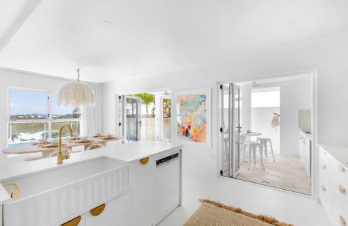 Eimeo House | WhitsunStays - The Cyclades