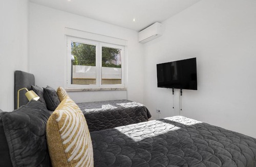 Alges Apartment | WHome Suburban Serenity Family Home with Pool