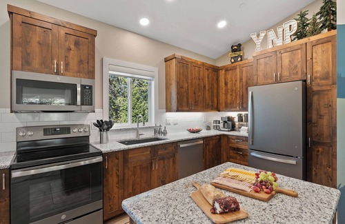 West Yellowstone Apartment | Why Guests Say “We’ll Never Stay Anywhere Else” near Yellowstone National Park!