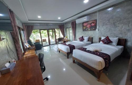 Chom Bueng House | Why Worry Homestay & Café