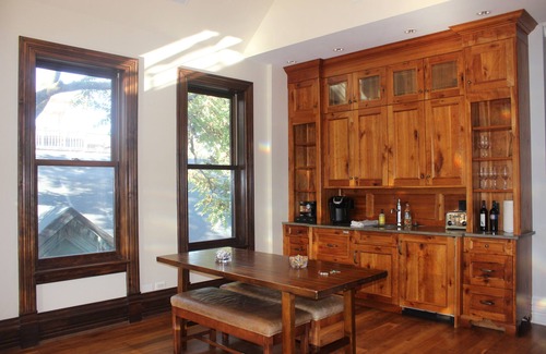 Wicker Park House | Wicker Park 3 Bedroom. Top floor Historic Greystone. Near Damen El Stop.
