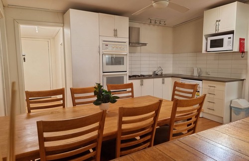 Seaspray House | WIFI, Foxtel, Close to beach and river, Playground, Quiet location