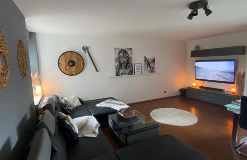 North Geestemund Apartment | WIKINGERBUDE by Nordmann's Hus - mit großem Balkon, Garage & XXL- Sofa für bis zu 4 Personen