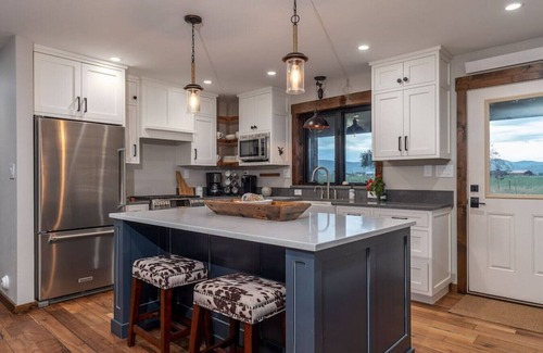 Victor House | Wild Mustang: Great for Large Groups, Lots of Space Inside & Out, Views, Pet Friendly