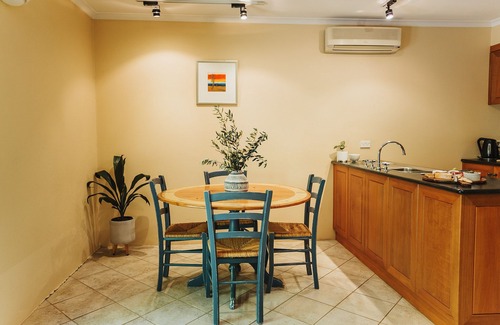 Upper Wakefield Cottage | Wild Olive Cottage Clare Valley