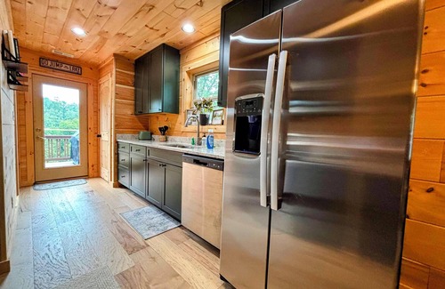 Lake Lure House | Wild Rose Cottage with Full Access to Rumbling Bald Amenities in Lake Lure!