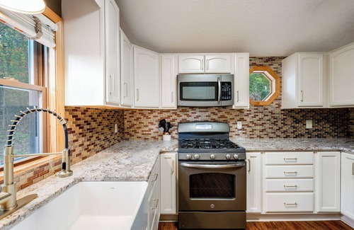 Shenandoah Cabin | Wildberry Ridge - Hot Tub, Sauna, Game Room, Putting Green