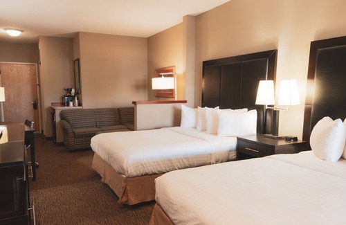 Pewaukee Hotel | Wildwood Lodge