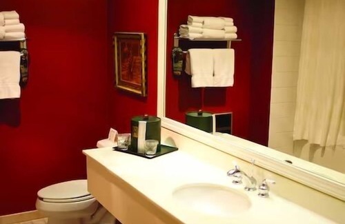 Pewaukee Hotel | Wildwood Lodge