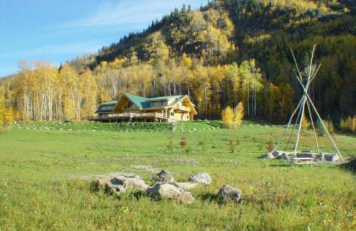 Hudson's Hope Hotel | Williston Lake Resort