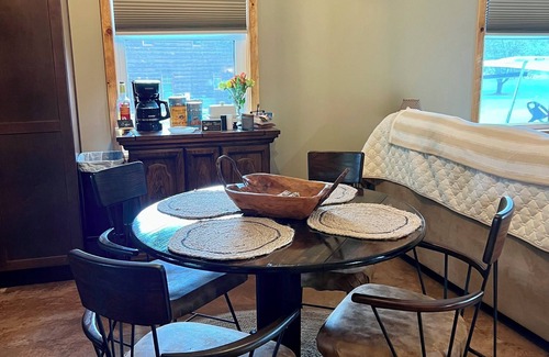 Johnson City Cottage | Willow Cabin- Private 2-BR Cabin