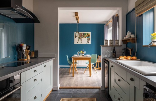 Gaerwen Cottage | Willow Cottage - a hot tub that sleeps 2 guests in 1 bedroom