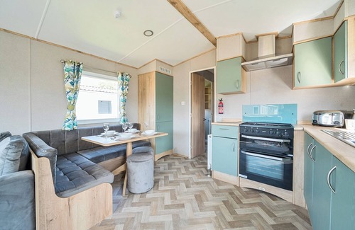 Great Billing Cottage | WILLOWBROOK HIDEAWAY - BILLING AQUADROME in Billing Aquadrome Holiday Park