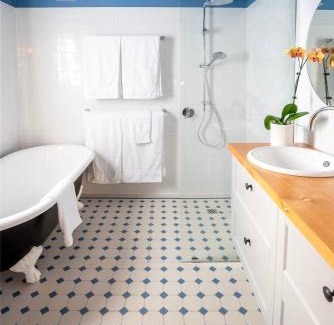 Willunga Bed & Breakfast | Willunga Gallery Cabins